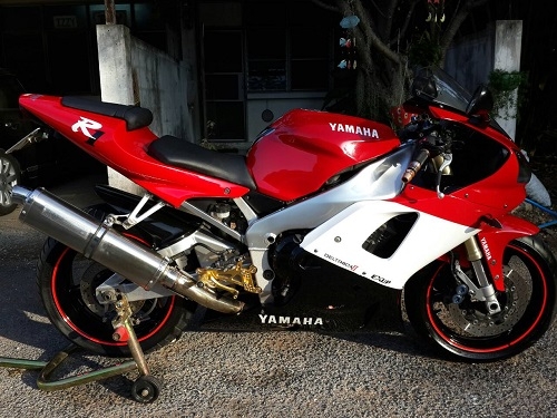 YAMAHA R1 ปี 01 ทะเบียนแท้ แดงสด สาวสยิว ราคางาม