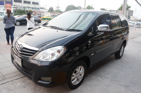 TOYOTA INNOVA ปี 2010 มือเดียวออกห้าง รถสวยจัด ไม่เคยทำสี เครื่องวิ่งดีมาก ช่วงล่างแน่น แอร์เย็น กระจกไฟฟ้า ARIBAG เบรค ABS ล้อ MAX ภายในสภาพสวย สีสวย รถพร้อมใช้งาน จัดไฟแนนได้ ฟรีดาวน์
