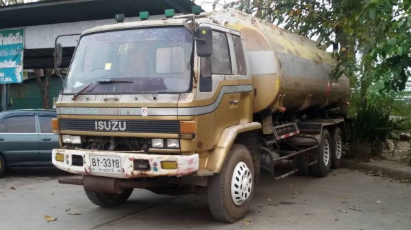 ขายด่วนรถบบรทุกนํ้มมันร๊อกกี้เครื่อง210เเรงม้าบรรจุน้ำมัน16000ลิตรติดตั้งกระทอบโหลดล้าง