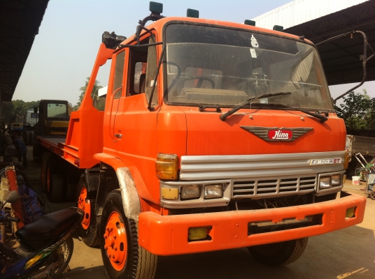 HINO 226 เครื่องเดิม 220 แรงม้า เทเลอร์ 12 ล้อ ทะเบียนพร้อมโอน สภาพพร้อมใช้
