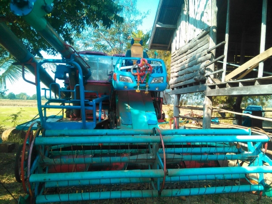 รถเกี่ยวข้าว ศักดิ์ พัฒนา พร้อม รถเทเลอร์ลดราคาเหลือ700000