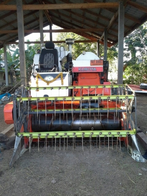 (((ขาย))) รถเกี่ยวข้าวคูโบต้า DC-60 PLUS ปี54 พร้อมเทเลอร์