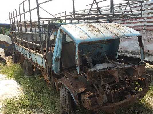 ขายซากรถ2คัน ISUZU 100 แรง กับ NISSAN 100 แรง