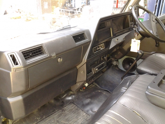 ขายถูก Nissan Urvan