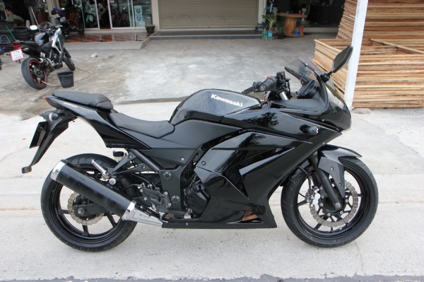ขาย Kawasaki ninja250 รุ่นปี 2010 ทะเบียนพร้อมโอน