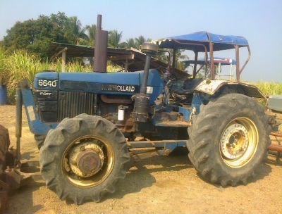 ขายรถไถFORDรุ่น6640  สองเพลาคานหน้าคาลาโล่มีทะเบียนพร้อมโอนสนใจ0810076640