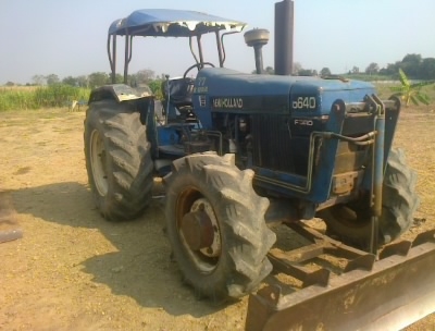 ขายรถไถFORDรุ่น6640  สองเพลาคานหน้าคาลาโล่มีทะเบียนพร้อมโอนสนใจ0810076640