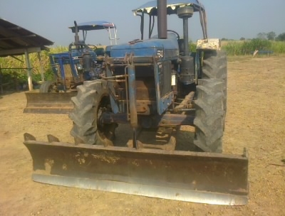 ขายรถไถFORDรุ่น6640  สองเพลาคานหน้าคาลาโล่มีทะเบียนพร้อมโอนสนใจ0810076640