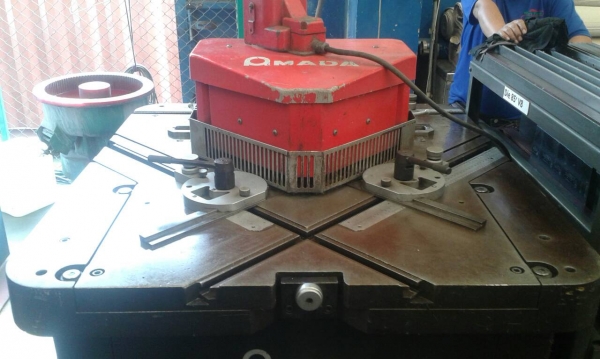 ขายเครื่องบากมุม Amada รุ่น CSHW-220