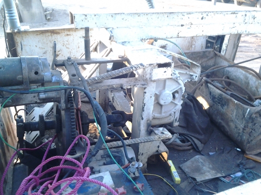 Nissan big m โปรเจครถยก วินส์ไฟฟ้า เครื่องแดง ไฟไซเรนด์ใช้ได้ครับ โนบุ๊คนะพี่น้อง