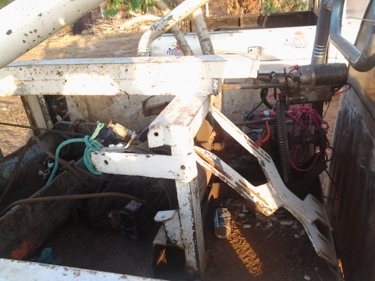 Nissan big m โปรเจครถยก วินส์ไฟฟ้า เครื่องแดง ไฟไซเรนด์ใช้ได้ครับ โนบุ๊คนะพี่น้อง