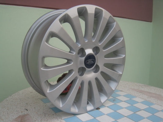 ขายล้อแม็ก ford fiesta 15"x6" et45 สนใจติดต่อเล็กคลองสามครับ 081-3747940