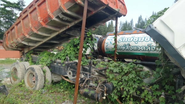 (ขายซาก)10ล้อ2เพลาดั้มเรือ.FN527M-TD4XXX..คัสซีสวย ช่วงล่างสวย หัวต้องเก็บงานบ้าง เครื่อง เกียร์ไม่มี ,เอกสารชุดจดทะเบียน...