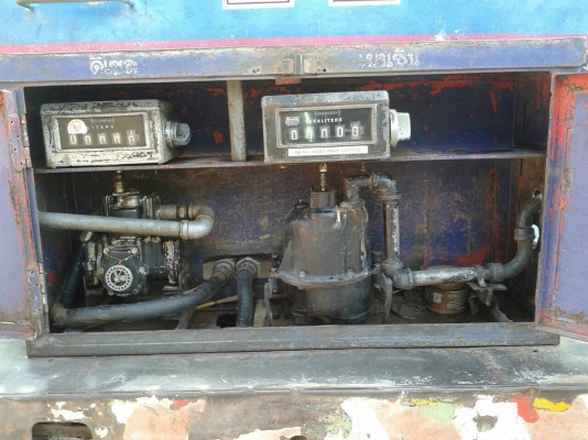 ขายรถบรรทุกน้ำมัน 6 ล้อ TOYOTA 115 แรงม้า ถัง 6,000 ลิตร 3 ห้อง มิเตอร์+หัวจ่าย ทะเบียนพร้อมโอนครับ