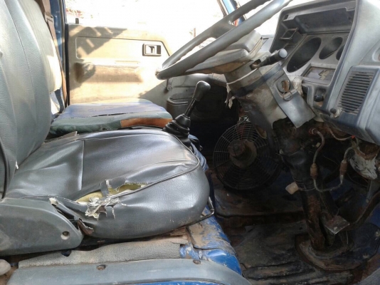 ขายรถบรรทุกน้ำมัน 6 ล้อ TOYOTA 115 แรงม้า ถัง 6,000 ลิตร 3 ห้อง มิเตอร์+หัวจ่าย ทะเบียนพร้อมโอนครับ