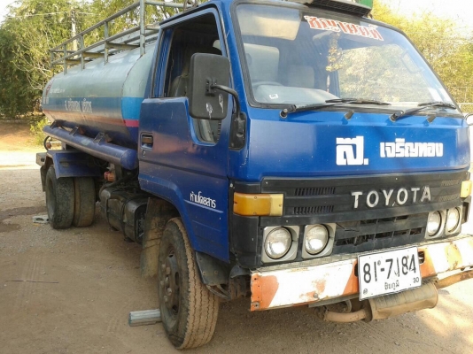 ขายรถบรรทุกน้ำมัน 6 ล้อ TOYOTA 115 แรงม้า ถัง 6,000 ลิตร 3 ห้อง มิเตอร์+หัวจ่าย ทะเบียนพร้อมโอนครับ