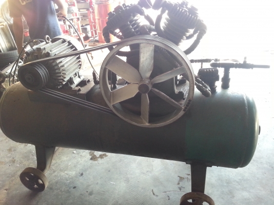 ขายปั้มลมญี่ปุ่น ฟูจิ ถังใหญ่ 500 ลิตร พร้อมใช้สีเดิม ทดลองได้