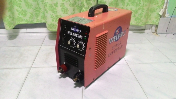 เครื่องเชื่อมไฟฟ้าอินเวอร์เตอร์  welpro ขนาด 200 แอมป์ สภาพดีอุปกรณ์ครบ พร้อมใช้งานครับ