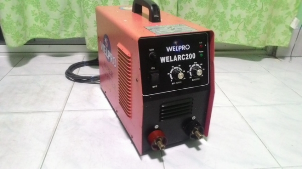 เครื่องเชื่อมไฟฟ้าอินเวอร์เตอร์  welpro ขนาด 200 แอมป์ สภาพดีอุปกรณ์ครบ พร้อมใช้งานครับ