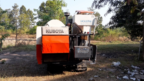 ขายรถเกี่ยวkubota dc 60 พลัสตัวสุดท้ายปี54พร้อมเทเลอร์ ขายรถเกี่ยวkubota dc 60 พลัสตัวสุดท้ายปี54พร้อมเทเลอร์