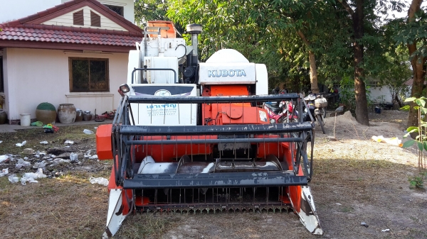 ขายรถเกี่ยวkubota dc 60 พลัสตัวสุดท้ายปี54พร้อมเทเลอร์