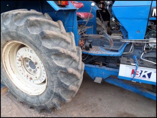 ขาย6640 นิวฮอนแลนด์ สภาพดี หางสามไคเองหลีของใหม่ ยางดีราคาไม่แพง โทร 0925192499 คุณสวน