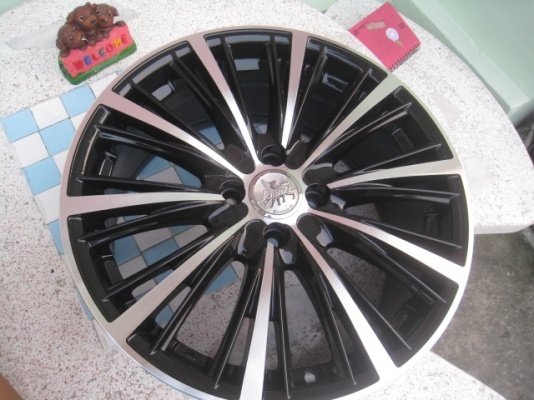 ขายล้อแม็กมือสอง Kranzi 17"  สนใจติดต่อเล็กคลองสามครับ 081-3747940