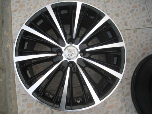 ขายล้อแม็กมือสอง Kranzi 17"  สนใจติดต่อเล็กคลองสามครับ 081-3747940