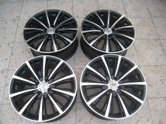 ขายล้อแม็กมือสอง Kranzi 17"  สนใจติดต่อเล็กคลองสามครับ 081-3747940