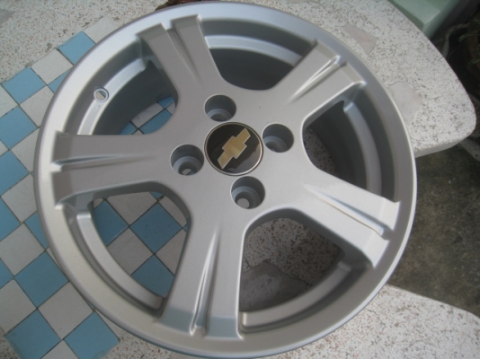 ขายล้อแม็ก Chev aveo 15" สนใจติดต่อเล็กคลองสามครับ 081-3747940