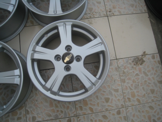 ขายล้อแม็ก Chev aveo 15" สนใจติดต่อเล็กคลองสามครับ 081-3747940