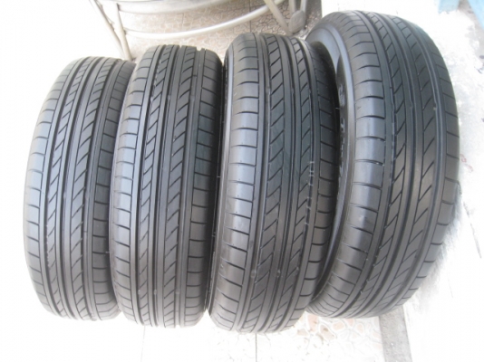 ขายยางป้ายแดง Yokohama bluearth e50 175/65r15 สนใจติดต่อเล็กคลองสามครับ 081-3747940
