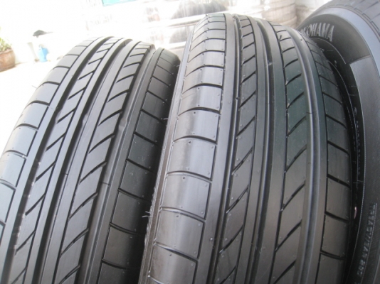 ขายยางป้ายแดง Yokohama bluearth e50 175/65r15 สนใจติดต่อเล็กคลองสามครับ 081-3747940