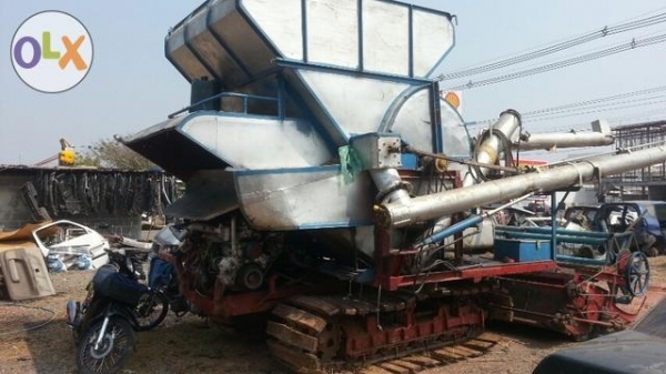 รถเกี่ยวข้าว มีอุ้มเครื่อง 175 ปั้มแฝด ตัวเดิน10 ht หรือแยกอะไหล่ทุกชิ้น