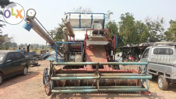 รถเกี่ยวข้าว มีอุ้มเครื่อง 175 ปั้มแฝด ตัวเดิน10 ht หรือแยกอะไหล่ทุกชิ้น