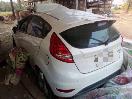 ฟรอดเฟียดต้า 5 ประตู ตัวท๊อปเเยกขายเป็นอะไหลหรือตัดท้ายเเละตัดท่อนหน้าเครื่องเกียรอุปกรณ์บอดี้ทั้งหมด