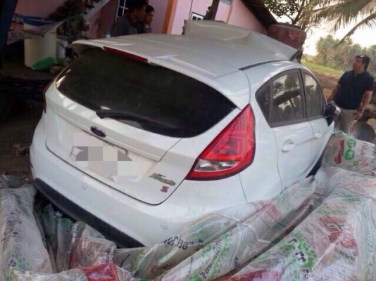 ฟรอดเฟียดต้า 5 ประตู ตัวท๊อปเเยกขายเป็นอะไหลหรือตัดท้ายเเละตัดท่อนหน้าเครื่องเกียรอุปกรณ์บอดี้ทั้งหมด