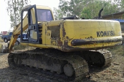 KOMATSU PC 200-6 เครื่องเดิมๆปั๊มเดิมทำงานได้ดีครับ ภายในเก๋งหน้าจอครบ ไฟฟ้าตัดกล่องยังอยู่ ภายนอกบอดี้สวยเดิมๆดีบูมอาร์มไม่มีปะไม่มีดาม ช่วงล่างเอวโซ่บูทสป๊อกเก็ทโดยรวมประมาณ 60\% ครับยังใช้งานได้ดี เอกสารเล่มทะเบียนครบ ราคาต่อรองได้ครับ