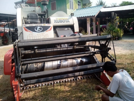 คูโบต้า DC70เล่มทะเบียน  1060ชั่วโมง นางฟ้าเลยครับ