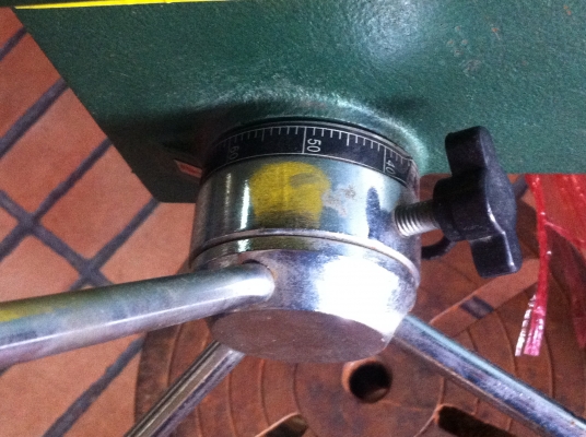 สว่านแท่นขนาด 1/2 แรงม้า สูง 1 เมตร ระบบสายพานสองช่วง หัวจับดอกได้ถึง 13 มม.