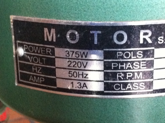 สว่านแท่นขนาด 1/2 แรงม้า สูง 1 เมตร ระบบสายพานสองช่วง หัวจับดอกได้ถึง 13 มม.