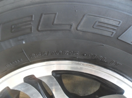 ล้อแม็ก 15นิ้ว 6รู พร้อมยาง สวยๆ 4 ล้อ ราคา 6700 บาท