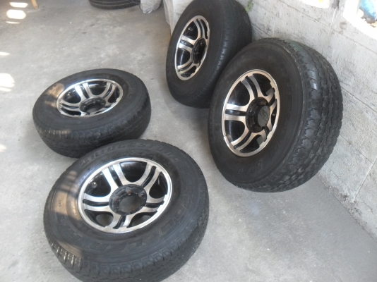 ล้อแม็ก 15นิ้ว 6รู พร้อมยาง สวยๆ 4 ล้อ ราคา 6700 บาท