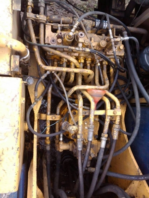 ***ขายแล้วครับขอบคุณ Truck2hand ขายแบ็คโฮ KOBELCO MARK-ll Yutani SK907 /YN-5718 (SK 200 มาร์คทู) เครื่องเดิมปั้มเดิม เครื่อง MITSUBISHI-6D31 6สูบ 135HPแรงดี แน่น ปั้มเดิม K3V ปั้มดีแรงดี ทำงานดี เร็วไม่โหลด เอวแน่นเต็ม ไม่มีแตก ช่วงล่าง70-80\% โซ่ดี แทร็ก7