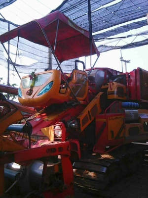 ขายรถเกี่ยวข้าวศักดิ์พัฒนาปี 56เครื่อง jo 8 cเทอโบสวยพร้อมใช้เช็คไว้แล้วราคา1380000