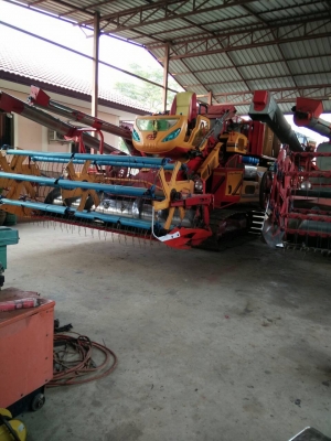 ขายรถเกี่ยวข้าวศักดิ์พัฒนาปี 56เครื่อง jo 8 cเทอโบสวยพร้อมใช้เช็คไว้แล้วราคา1380000