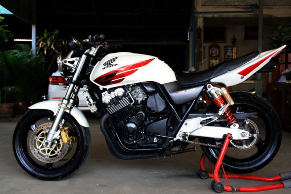 ขาย CB 400 เทค 1  สรรพสามิตแท้ ท้ายแต่ง ท่อโยชิ  สภาพสวย แซ่บๆ 78000