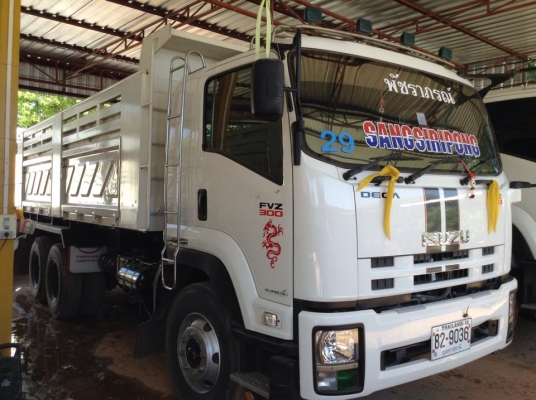 ISUZU FVZ 300 แรงม้า สภาพ 95\% รถปี56 ครับ รถวิ่ง 80000 โลเองครับ