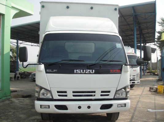 ISUZU NQR เครื่องยนต์ 4HK 175 แรง ตู้ 10 บาน ความยาว 5.50 เมตร ยางสภาพสวย พร้อมใช้งาน