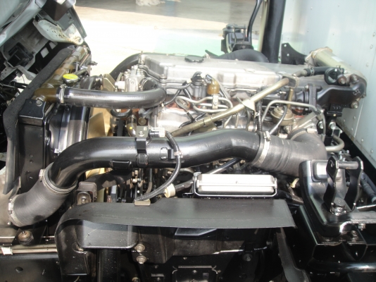 ISUZU NQR เครื่องยนต์ 4HK 175 แรง ตู้ 10 บาน ความยาว 5.50 เมตร ยางสภาพสวย พร้อมใช้งาน